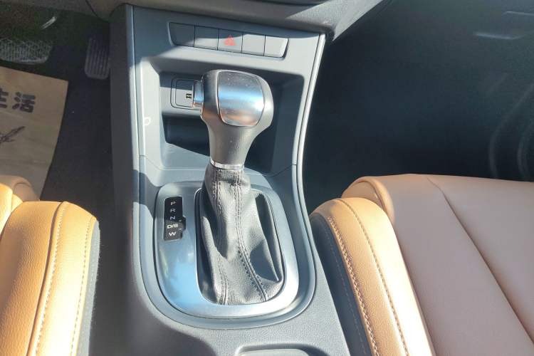 Used MG GT 2016 1.5L Automatic Value-Added Luxury Edition Gear Lever