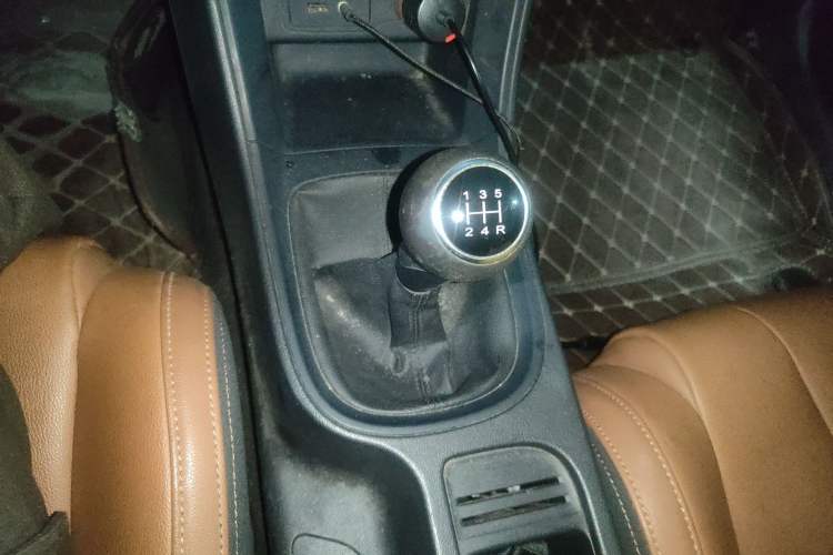Used MG GT 2016 1.5L Manual Value-Added Luxury Edition Gear Lever