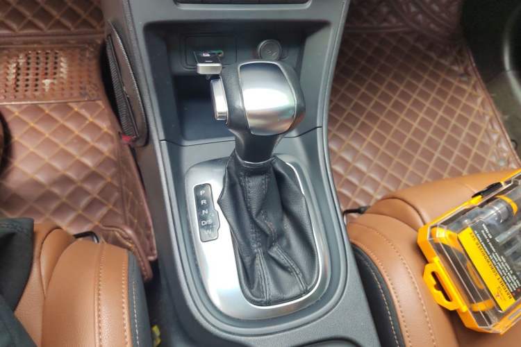 Used MG GT 2016 1.4TGI TST Dual-Clutch Luxury Edition Gear Lever