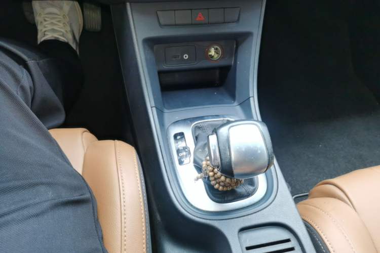 Used MG GT 2016 1.5L Automatic Value-Added Luxury Edition Gear Lever