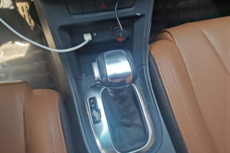 Used MG GT 2016 1.5L Automatic Value-Added Luxury Edition Gear Lever