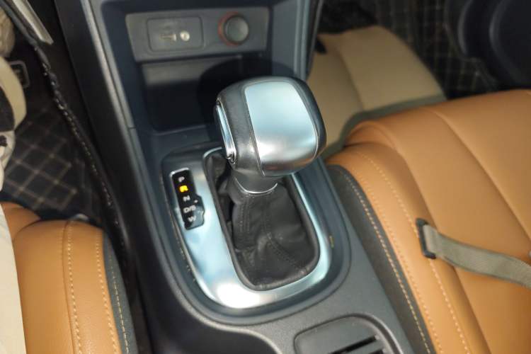 Used MG GT 2016 1.5L Automatic Value-Added Luxury Edition Gear Lever