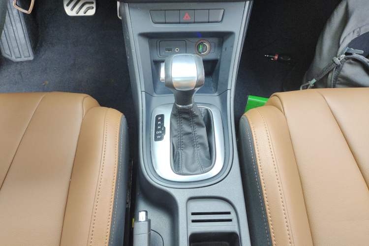 Used MG GT 2016 1.5T Automatic Value-Added Luxury Edition Gear Lever