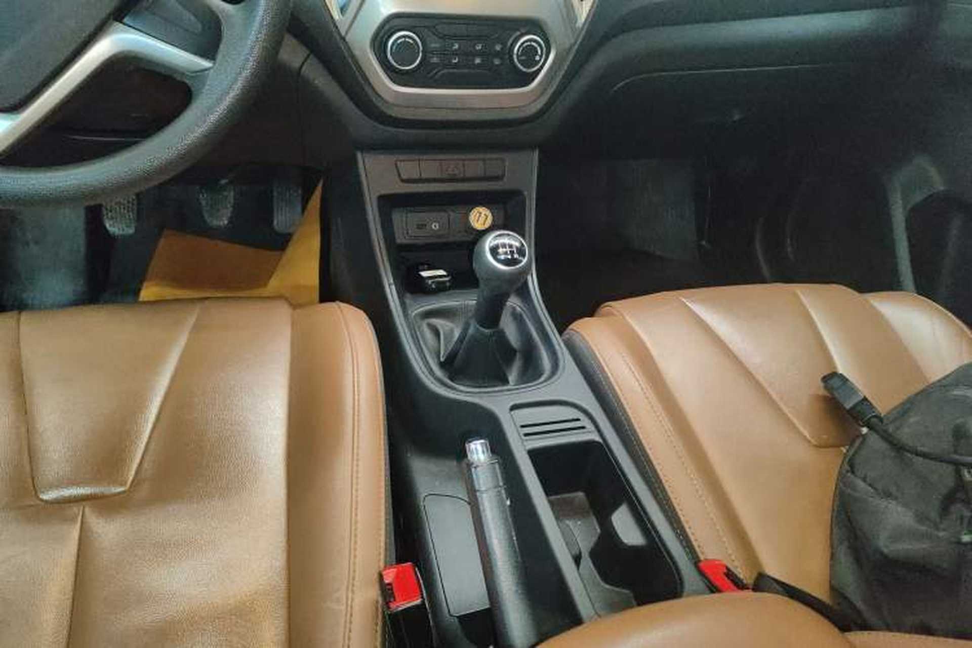 Used MG GT 2016 1.5L Manual Value-Added Luxury Edition Gear Lever
