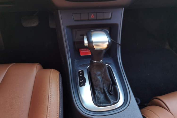 Used MG GT 2016 1.5L Automatic Value-Added Luxury Edition Gear Lever