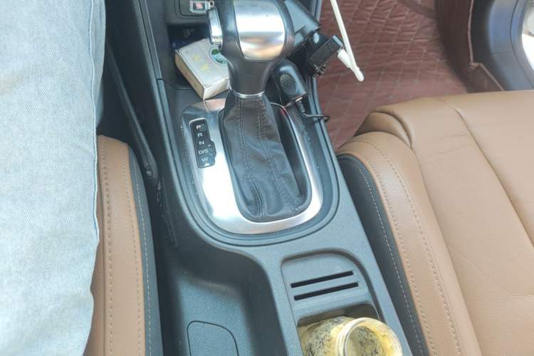 Used MG GT 2016 1.5L Automatic Value-Added Luxury Edition Gear Lever