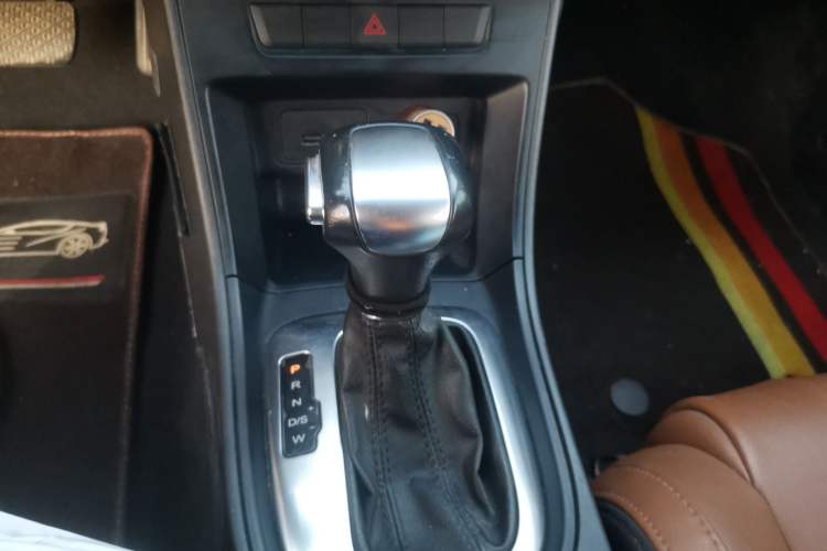 Used MG GT 2016 1.5L Automatic Value-Added Luxury Edition Gear Lever