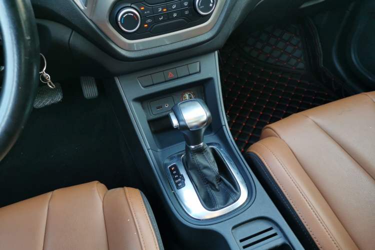 Used MG GT 2016 1.5L Automatic Value-Added Luxury Edition Gear Lever