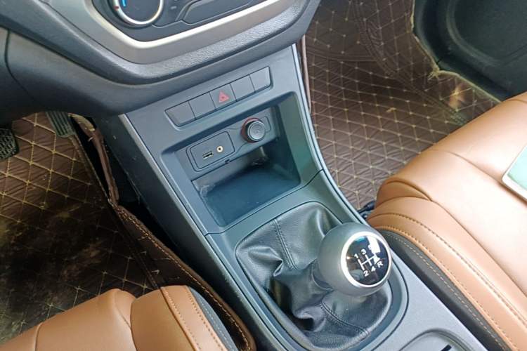 Used MG GT 2016 1.5L Manual Value-Added Luxury Edition Gear Lever