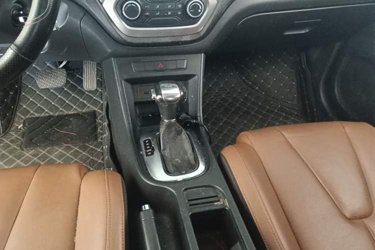 Used MG GT 2016 1.5L Automatic Value-Added Luxury Edition Gear Lever