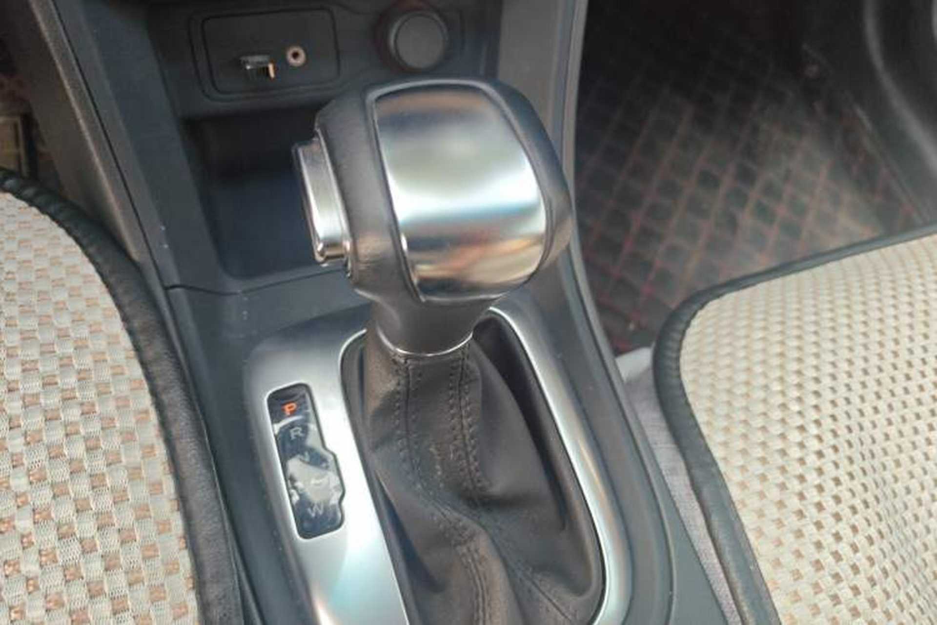 Used MG GT 2016 1.5L Automatic Value-Added Luxury Edition Gear Lever