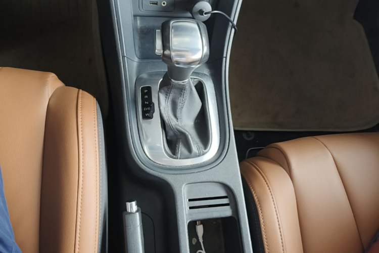 Used MG GT 2016 1.5L Automatic Value-Added Luxury Edition Gear Lever
