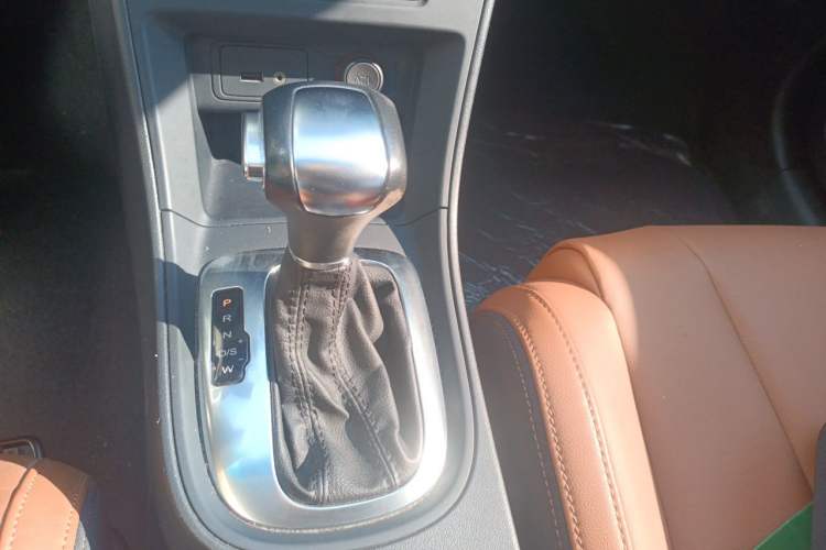 Used MG GT 2016 1.5L Automatic Value-Added Luxury Edition Gear Lever