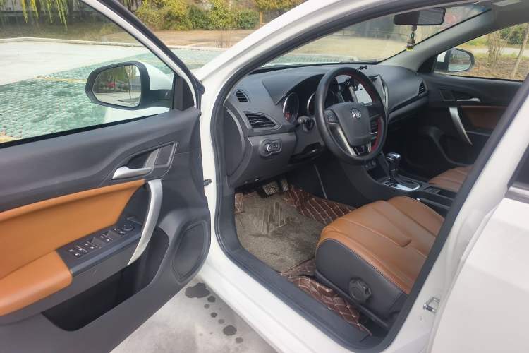 Used MG GT 2016 1.5L Automatic Value-Added Luxury Edition Interior 2