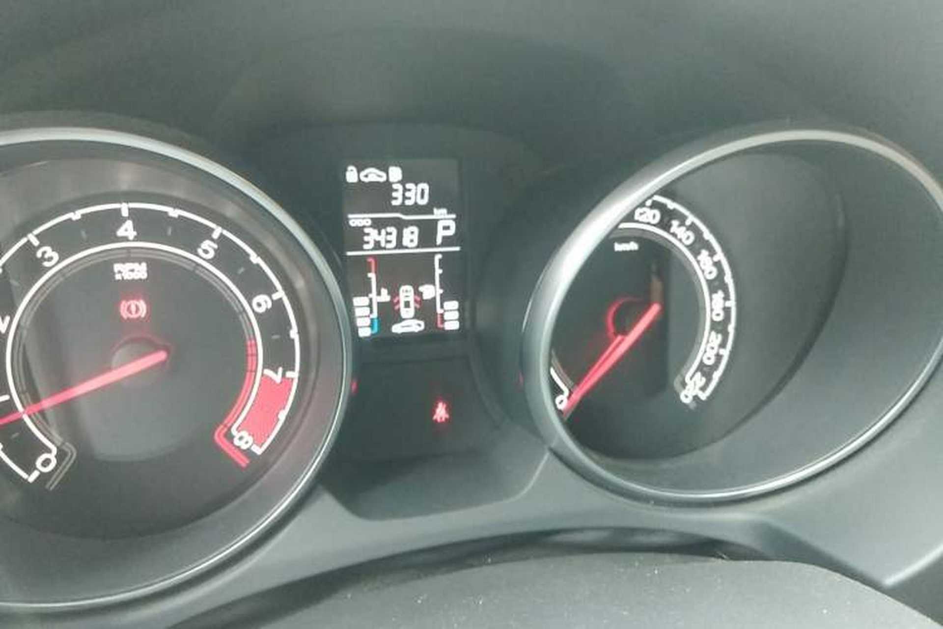 Used MG GT 2016 1.5L Automatic Value-Added Luxury Edition Odometer Close Up
