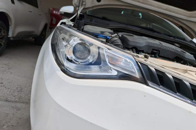 Used MG GT 2016 1.4TGI Manual New Year Edition Right Front Headlight