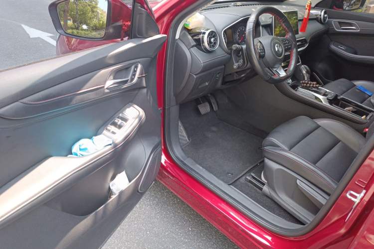 Used MG HS 2018 20T Automatic Two-Wheel Drive Hormone Dynamic Edition China V Standard Interior 3