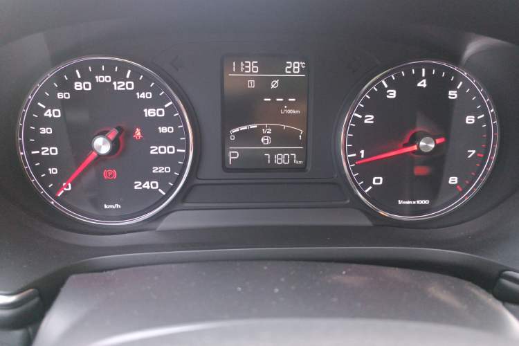 Used MG HS 2018 20T Automatic Two-Wheel Drive Hormone Dynamic Edition China V Standard Odometer Close Up