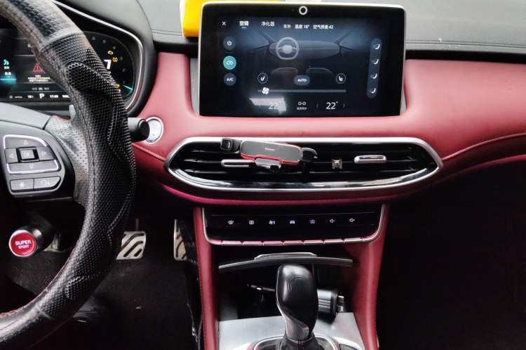 Used MG HS 2018 30T Automatic Two-Wheel Drive Trophy Edition—High-Octane V-Model Audio And AC Panel