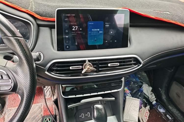 Used MG HS 2018 30T Automatic Two-Wheel Drive Trophy Edition—High-Octane V-Model Audio And AC Panel
