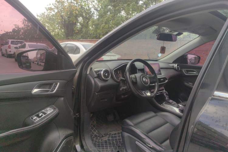 Used MG HS 2018 20T Automatic Two-Wheel Drive Hormone Dynamic Edition China V Standard Driver Seat