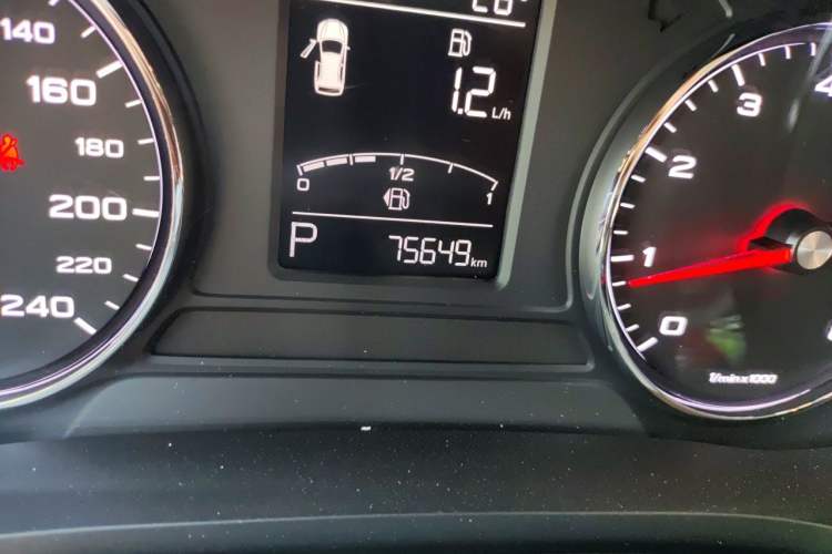 Used MG HS 2018 20T Automatic Two-Wheel Drive Hormone Dynamic Edition China V Standard Odometer Close Up