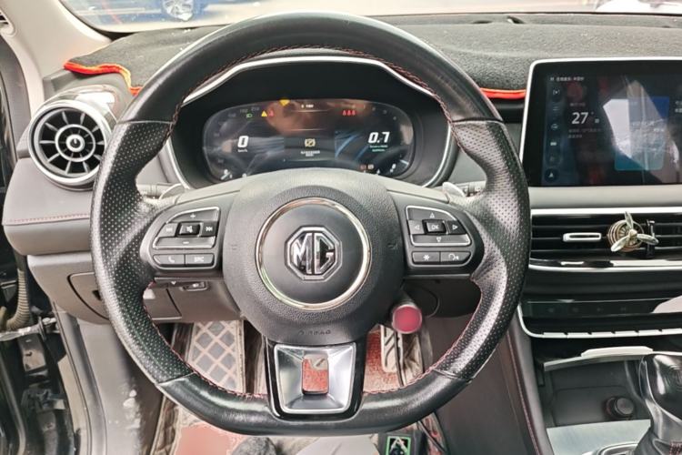 Used MG HS 2018 30T Automatic Two-Wheel Drive Trophy Edition—High-Octane V-Model Steering Wheel