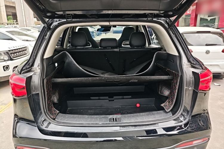 Used MG HS 2018 30T Automatic Two-Wheel Drive Trophy Edition—High-Octane V-Model Trunk