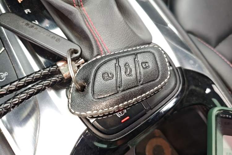 Used MG HS 2018 30T Automatic Two-Wheel Drive Trophy Edition—High-Octane V-Model Vehicle Key