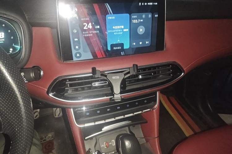 Used MG HS 2018 30T Automatic Two-Wheel Drive Trophy Edition—High-Octane V-Model Audio And AC Panel