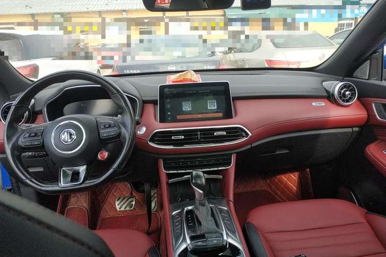 Used MG HS 2018 30T Automatic Two-Wheel Drive Trophy Edition—High-Octane V-Model Center Console