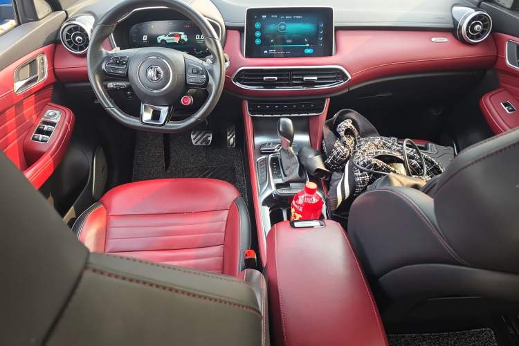 Used MG HS 2018 30T Automatic All-Wheel Drive Trophy Hormone-Infused Version China V Standard Center Console