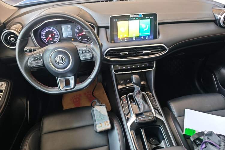 Used MG HS 2018 20T Automatic Two-Wheel Drive Hormone Dynamic Edition China V Standard Center Console