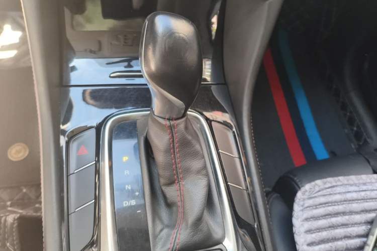Used MG HS 2018 20T Automatic Two-Wheel Drive Hormone Dynamic Edition China V Standard Gear Lever