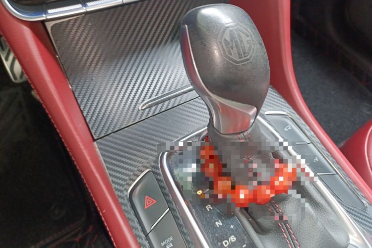 Used MG HS 2018 30T Automatic Two-Wheel Drive Trophy Edition—High-Octane V-Model Gear Lever