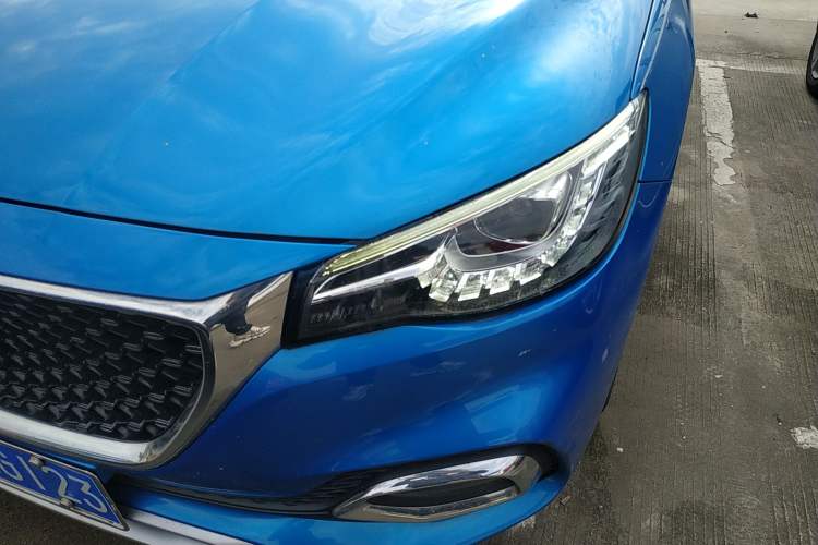 Used MG HS 2018 30T Automatic Two-Wheel Drive Trophy Edition—High-Octane V-Model Left Front Headlight