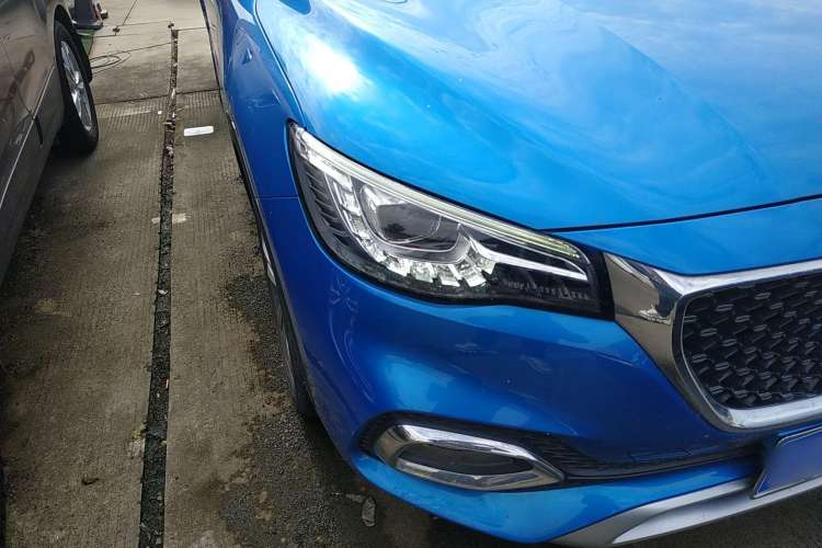 Used MG HS 2018 30T Automatic Two-Wheel Drive Trophy Edition—High-Octane V-Model Right Front Headlight