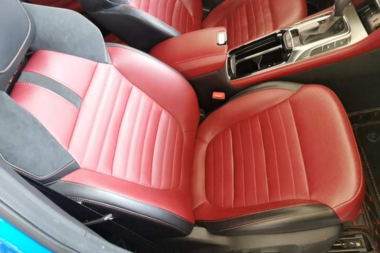 Used MG HS 2018 30T Automatic Two-Wheel Drive Trophy Edition—High-Octane V-Model Right Front Seat