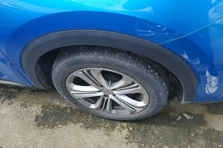 Used MG HS 2018 30T Automatic Two-Wheel Drive Trophy Edition—High-Octane V-Model Right Front Wheel Hub