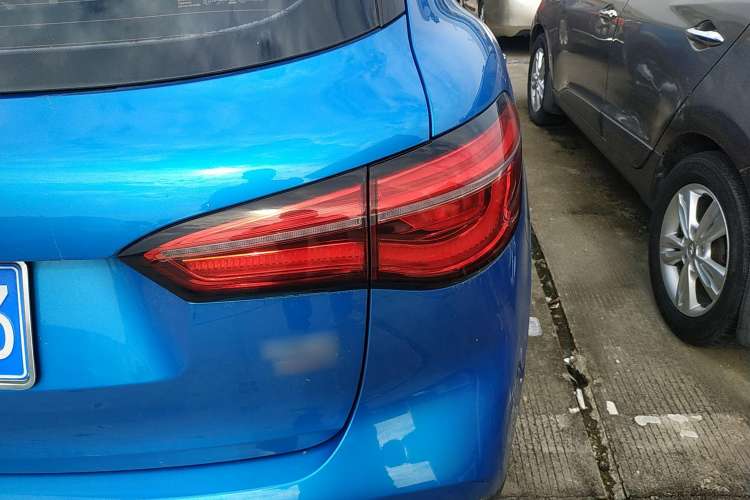 Used MG HS 2018 30T Automatic Two-Wheel Drive Trophy Edition—High-Octane V-Model Right Rear Taillight