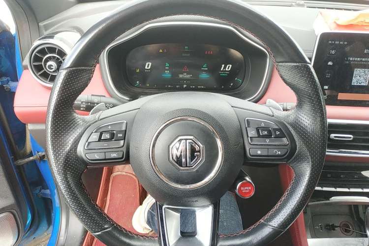Used MG HS 2018 30T Automatic Two-Wheel Drive Trophy Edition—High-Octane V-Model Steering Wheel