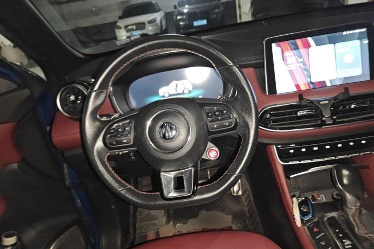 Used MG HS 2018 30T Automatic Two-Wheel Drive Trophy Edition—High-Octane V-Model Steering Wheel