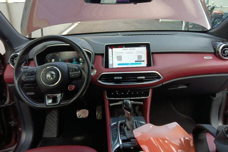 Used MG HS 2018 30T Automatic Two-Wheel Drive Trophy Edition—High-Octane V-Model Center Console