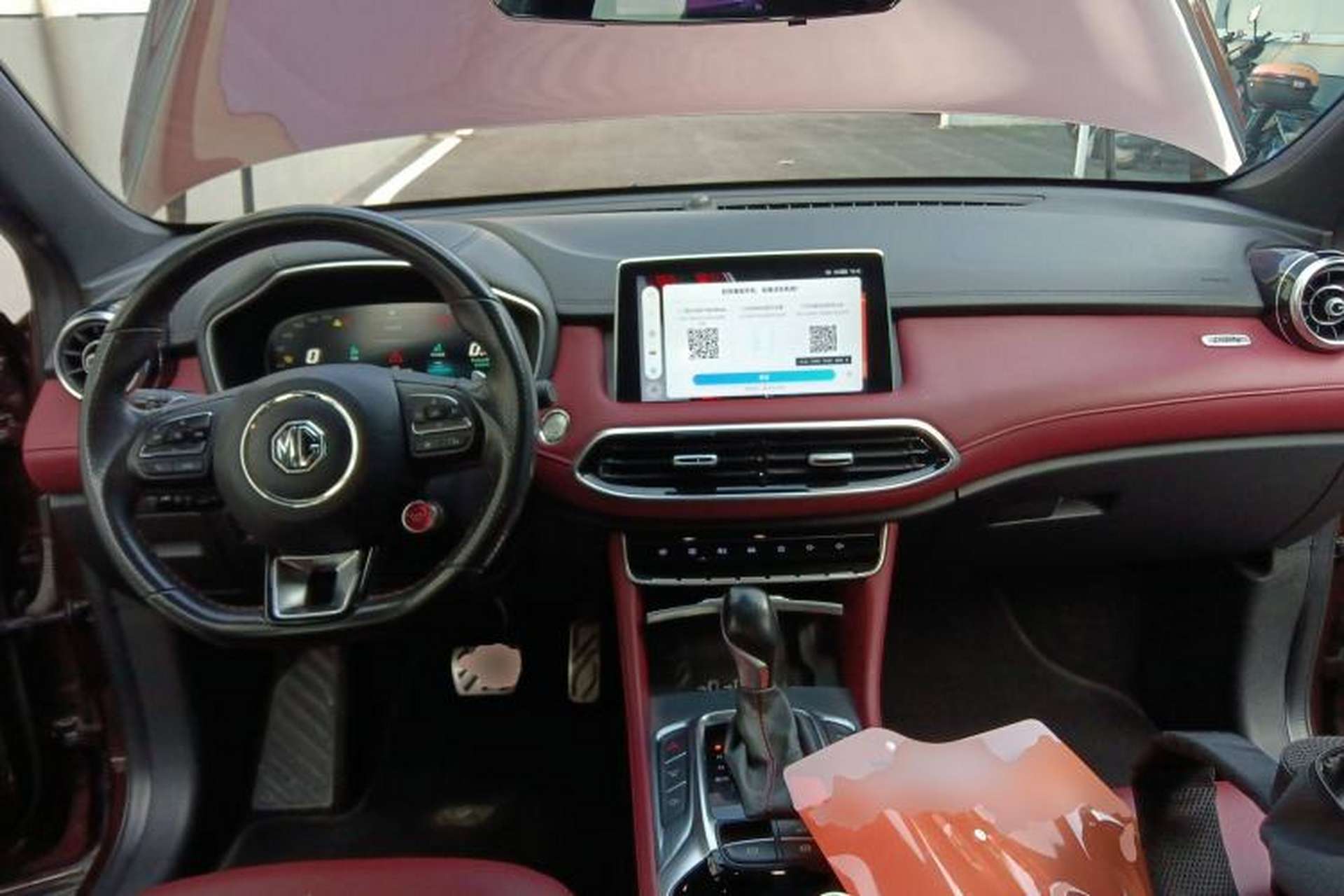 Used MG HS 2018 30T Automatic Two-Wheel Drive Trophy Edition—High-Octane V-Model Center Console
