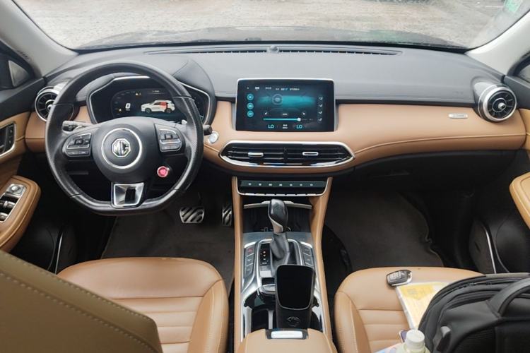 Used MG HS 2018 30T Automatic Two-Wheel Drive Trophy Edition—High-Octane V-Model Center Console