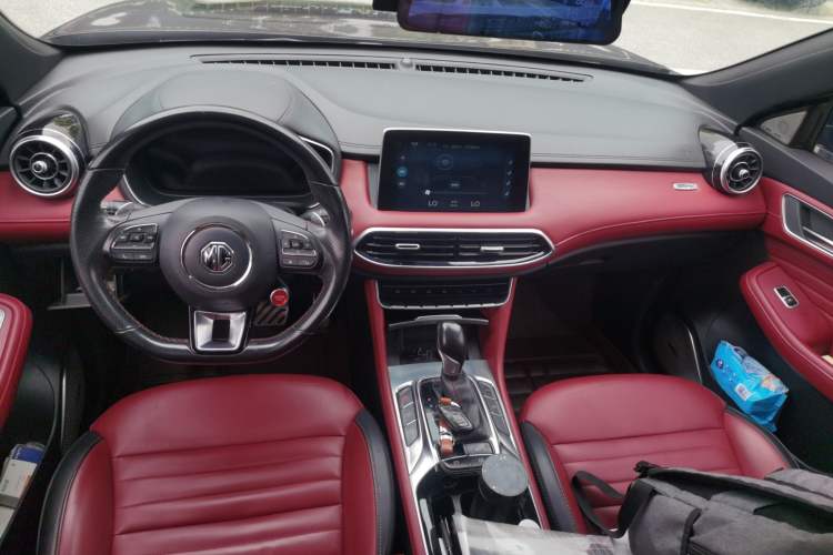 Used MG HS 2018 30T Automatic Two-Wheel Drive Trophy Edition—High-Octane V-Model Center Console