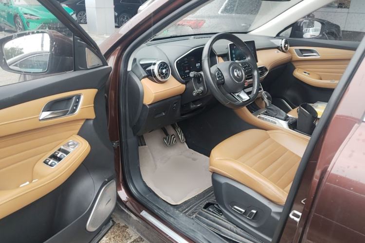 Used MG HS 2018 30T Automatic Two-Wheel Drive Trophy Edition—High-Octane V-Model Driver Seat