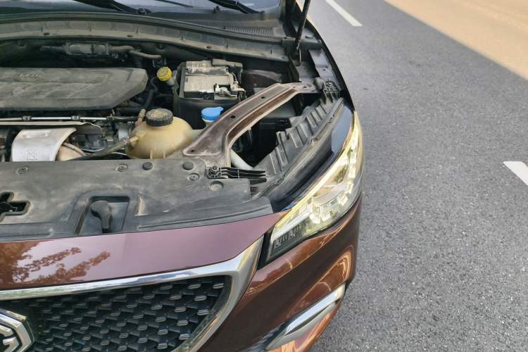 Used MG HS 2018 30T Automatic Two-Wheel Drive Trophy Edition—High-Octane V-Model Engine Bay Left