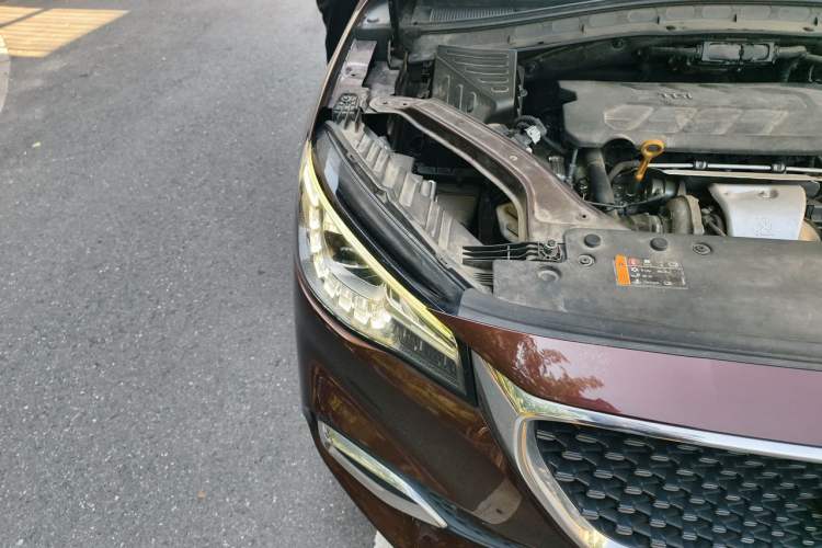 Used MG HS 2018 30T Automatic Two-Wheel Drive Trophy Edition—High-Octane V-Model Engine Bay Right