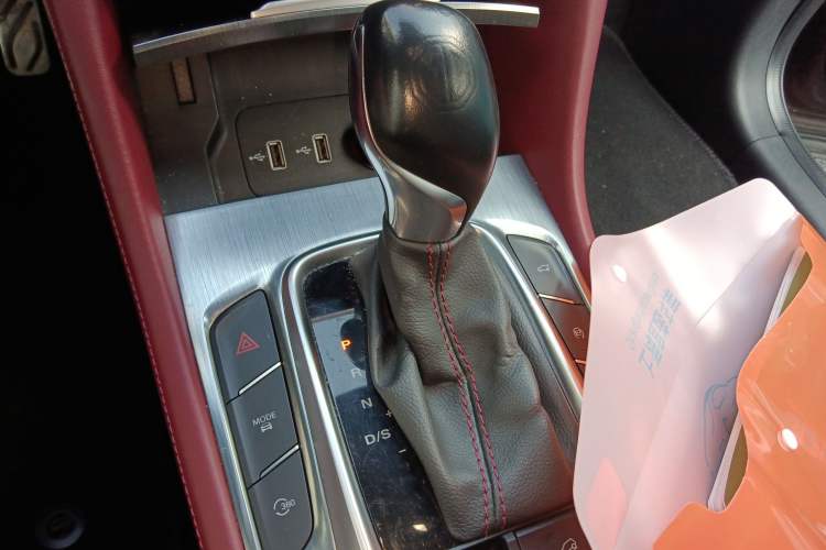 Used MG HS 2018 30T Automatic Two-Wheel Drive Trophy Edition—High-Octane V-Model Gear Lever